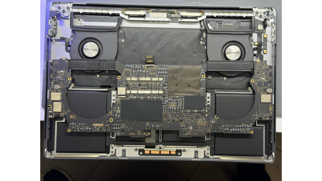 Ремонт підсвітки дисплея та обслуговування системи охолодження MacBook Pro A2141 (16")