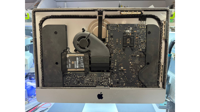 Модернізація та обслуговування iMac 21.5" 2017 (A1418)