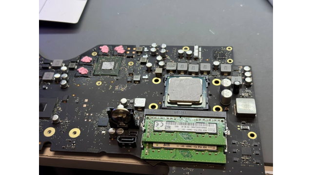 Модернізація та обслуговування iMac 21.5" 2017 (A1418)